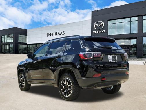 Diamond Black 2025 Jeep Compass Trailhawk