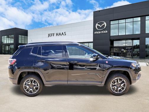 Diamond Black 2025 Jeep Compass Trailhawk