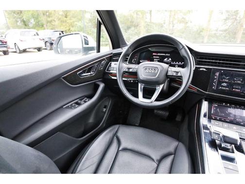 2022 Audi Q7 45 Premium Plus