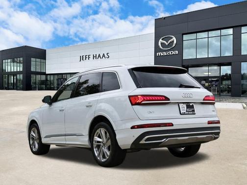 2022 Audi Q7 45 Premium Plus