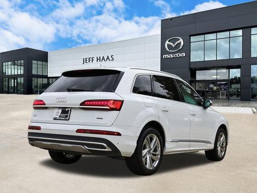 2022 Audi Q7 45 Premium Plus