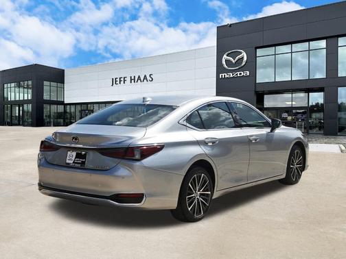 2024 Lexus ES 300h Luxury