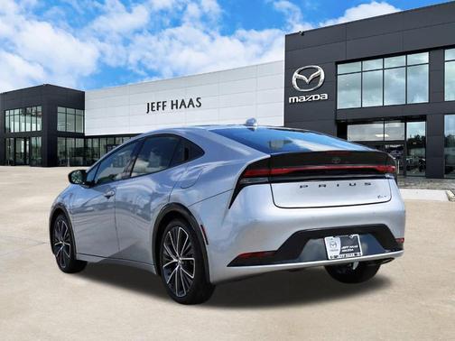 2025 Toyota Prius XLE