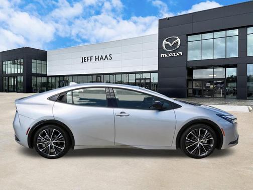 2025 Toyota Prius XLE