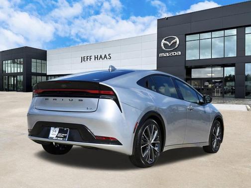 2025 Toyota Prius XLE