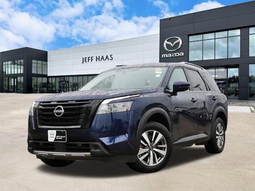 2025 Nissan Pathfinder SL