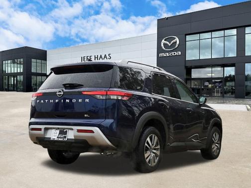 2025 Nissan Pathfinder SL