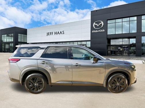 2025 Nissan Pathfinder S