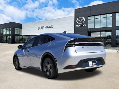 2025 Toyota Prius Plug-In Hybrid SE