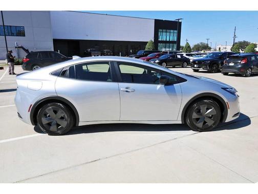 2025 Toyota Prius Plug-In Hybrid SE