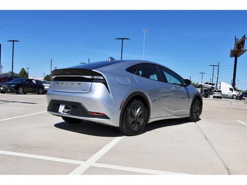 2025 Toyota Prius Plug-In Hybrid SE