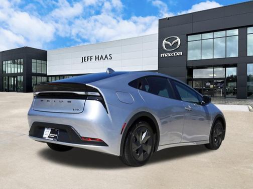 2025 Toyota Prius Plug-In Hybrid SE