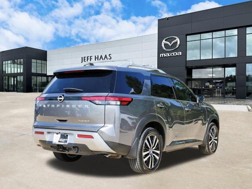 2025 Nissan Pathfinder Platinum