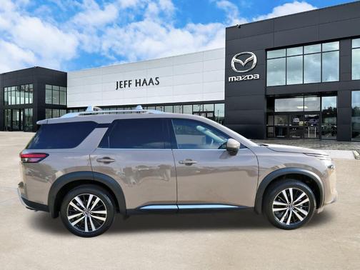 2024 Nissan Pathfinder Platinum