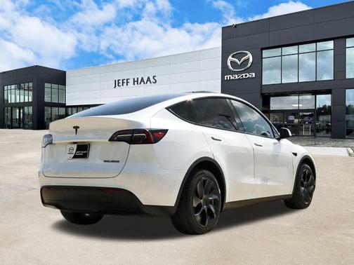 2024 Tesla Model Y Long Range