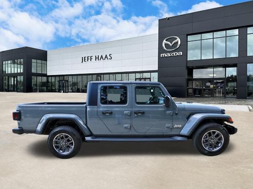 2022 Jeep Gladiator Overland