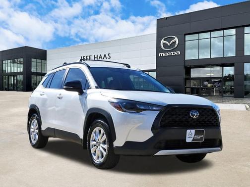 2025 Toyota Corolla Cross LE