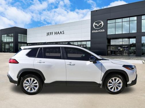 2025 Toyota Corolla Cross LE