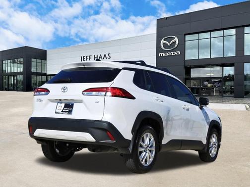 2025 Toyota Corolla Cross LE