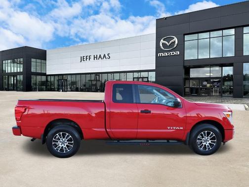2024 Nissan Titan SV