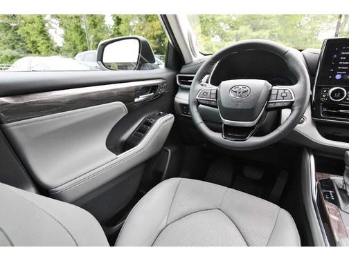 Celestial Silver Metallic 2023 Toyota Highlander Limited