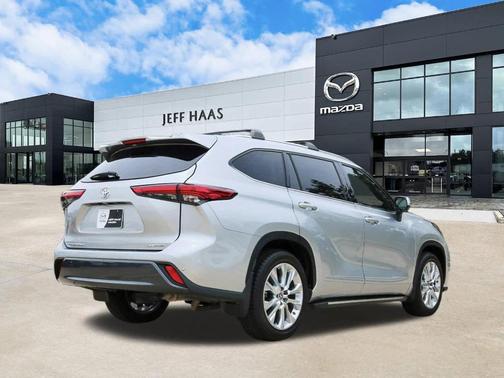 Celestial Silver Metallic 2023 Toyota Highlander Limited