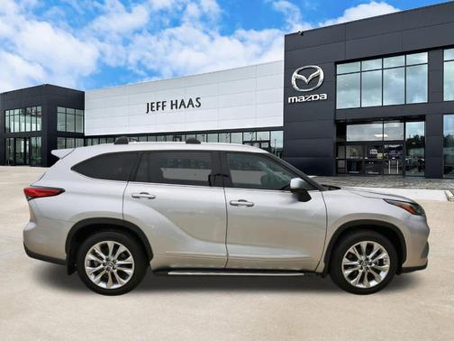 Celestial Silver Metallic 2023 Toyota Highlander Limited