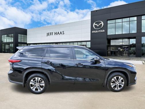 2023 Toyota Highlander Hybrid XLE