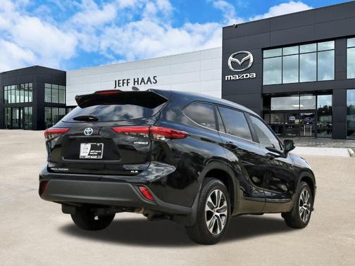 2023 Toyota Highlander Hybrid XLE