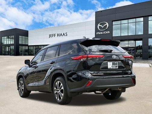 2023 Toyota Highlander Hybrid XLE