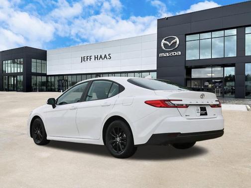 Ice 2025 Toyota Camry LE