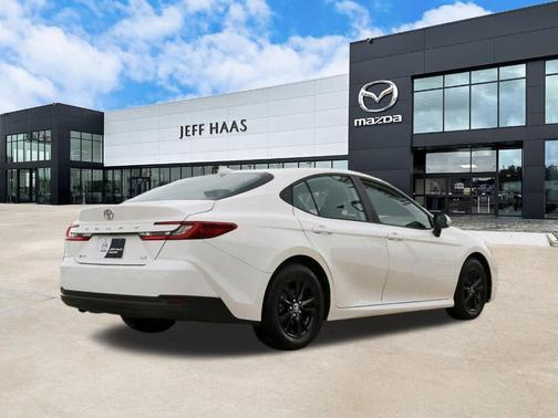 Ice 2025 Toyota Camry LE