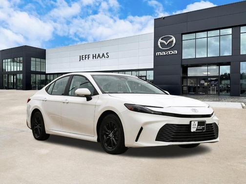 Ice 2025 Toyota Camry LE