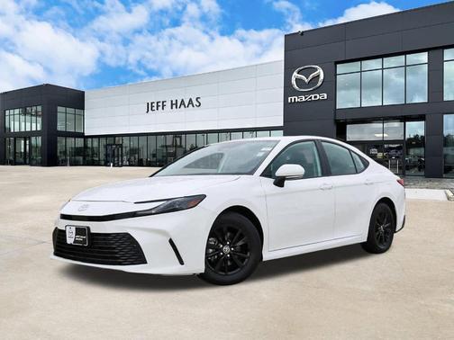 Ice 2025 Toyota Camry LE