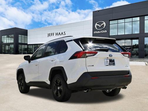 2022 Toyota RAV4 Hybrid LE