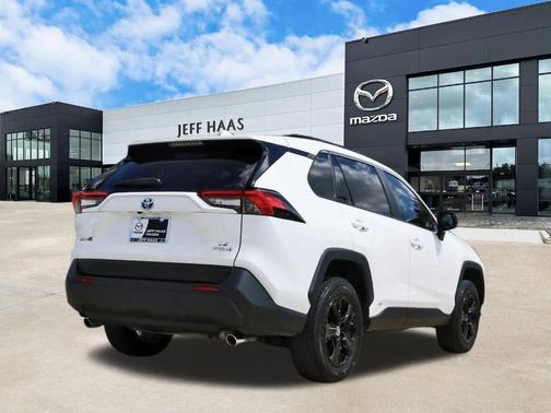 2022 Toyota RAV4 Hybrid LE