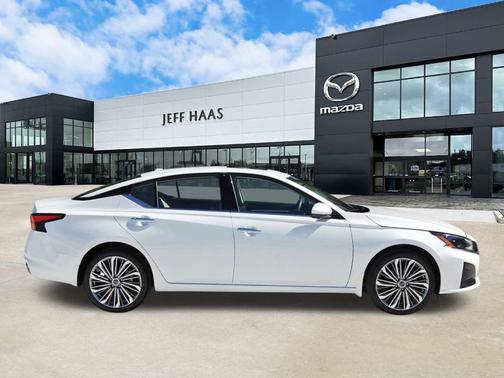 2025 Nissan Altima SL