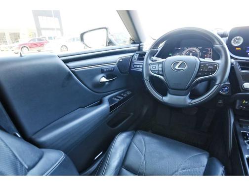 2022 Lexus ES 300h Luxury