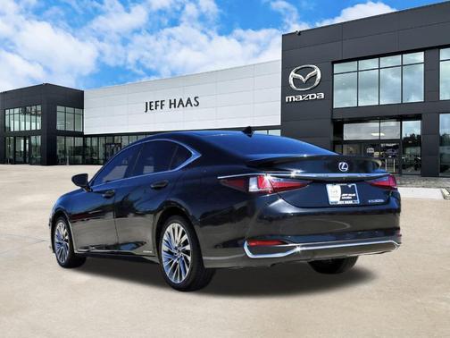 2022 Lexus ES 300h Luxury