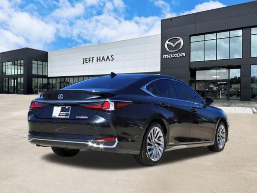 2022 Lexus ES 300h Luxury