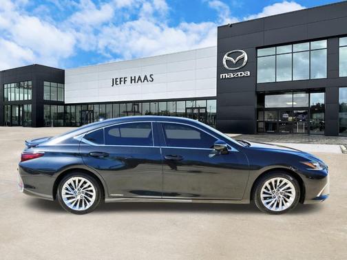2022 Lexus ES 300h Luxury