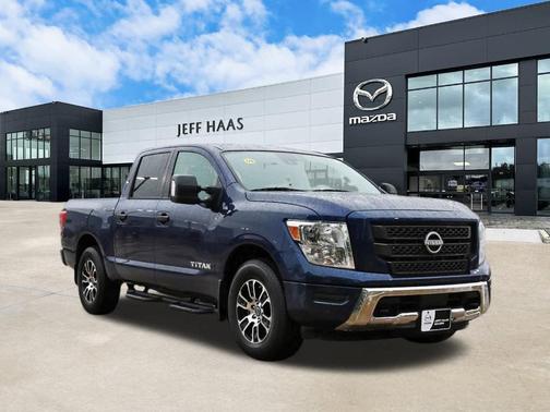 2024 Nissan Titan SV