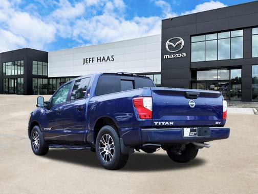 2024 Nissan Titan SV