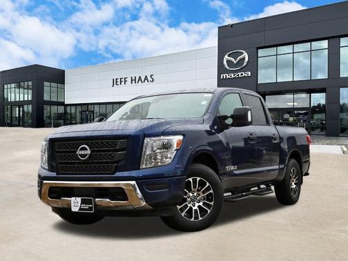 2024 Nissan Titan SV