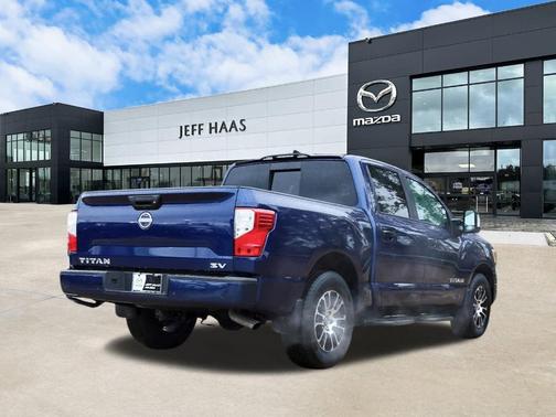 2024 Nissan Titan SV