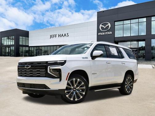 Iridescent Pearl Tricoat 2025 Chevrolet Tahoe High Country