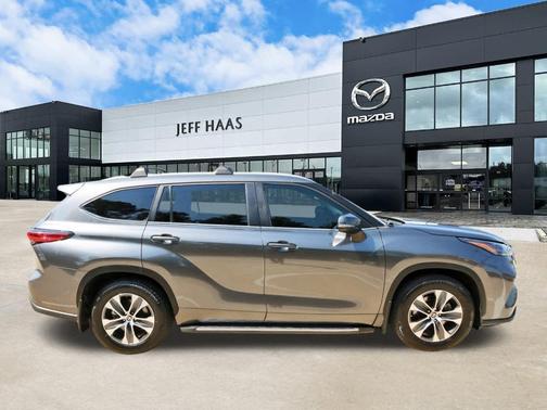 2023 Toyota Highlander Hybrid XLE