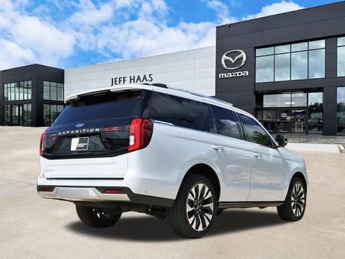 Space Silver 2025 Ford Expedition Platinum