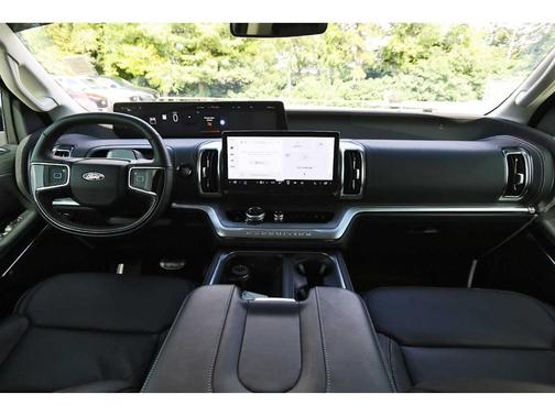 Space Silver 2025 Ford Expedition Platinum