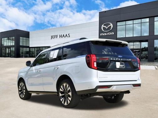 Space Silver 2025 Ford Expedition Platinum